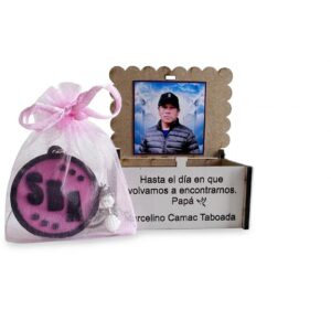 Caja en Corte Láser para Misa de Honras + Llavero 3D Personalizado
