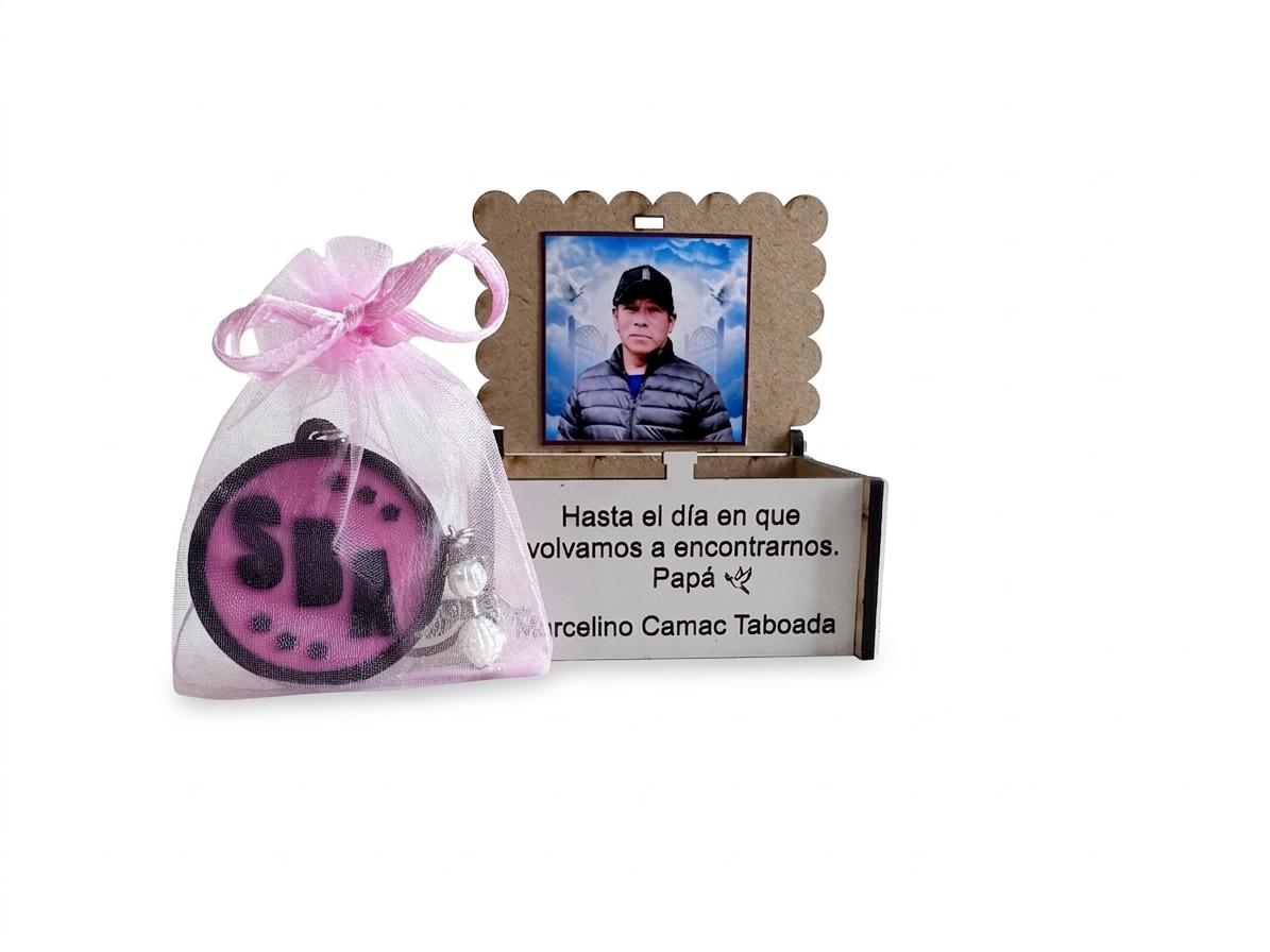 Caja en Corte Láser para Misa de Honras + Llavero 3D Personalizado